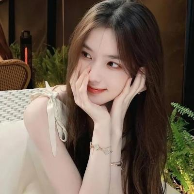 街拍现场实拍：明星代言隐婚生子，服务器被挤瘫痪
